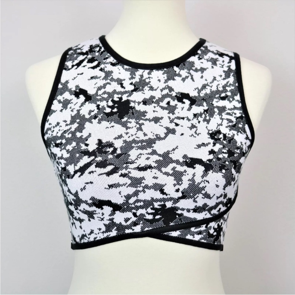 Forever 21 Black White Abstract Pixelated Ribbed Sleeveless Crop Top Women’s L